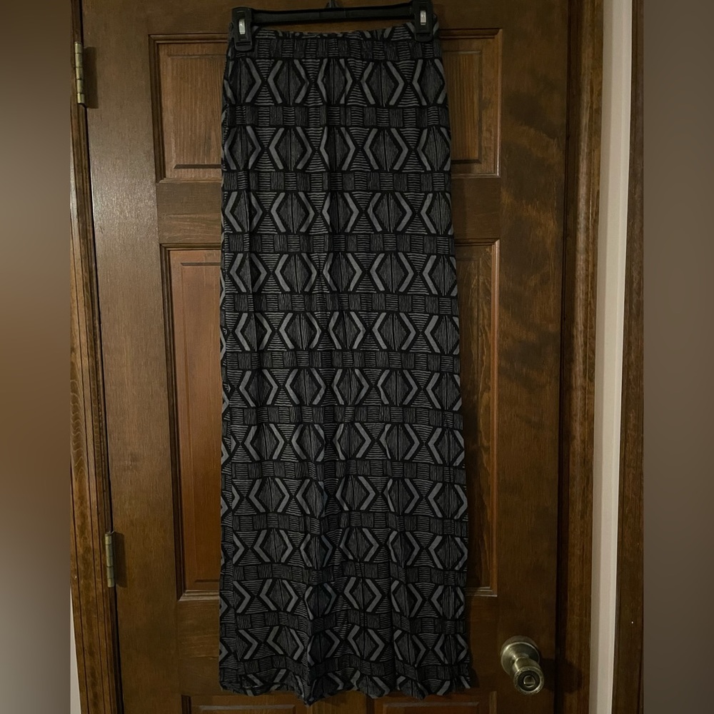Rheea & Co Black Grey Pattern Maxi Skirt